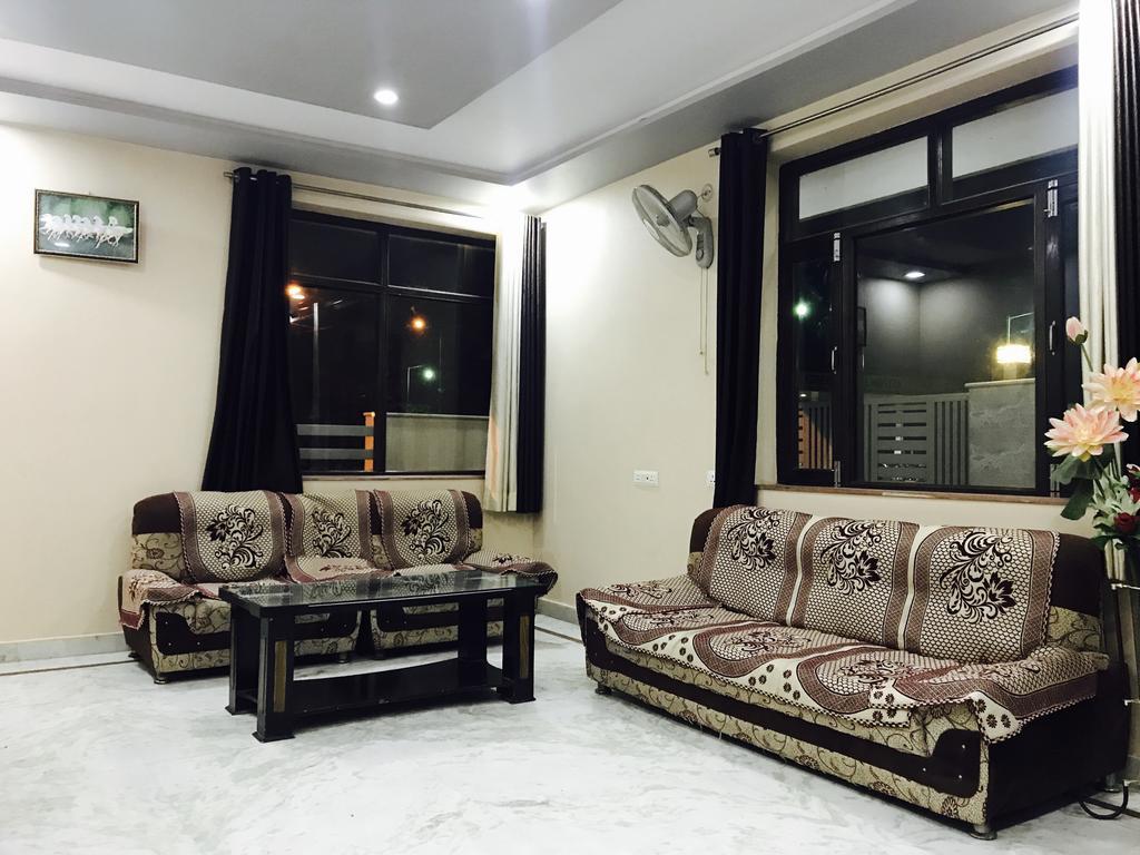 Готель Aaradhya Residency Агра Екстер'єр фото