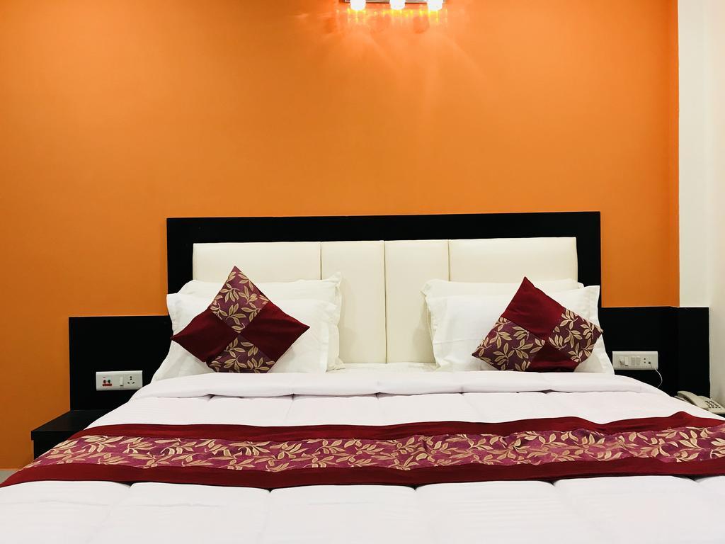 Готель Aaradhya Residency Агра Екстер'єр фото