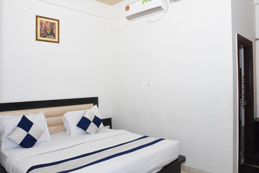Готель Aaradhya Residency Агра Екстер'єр фото