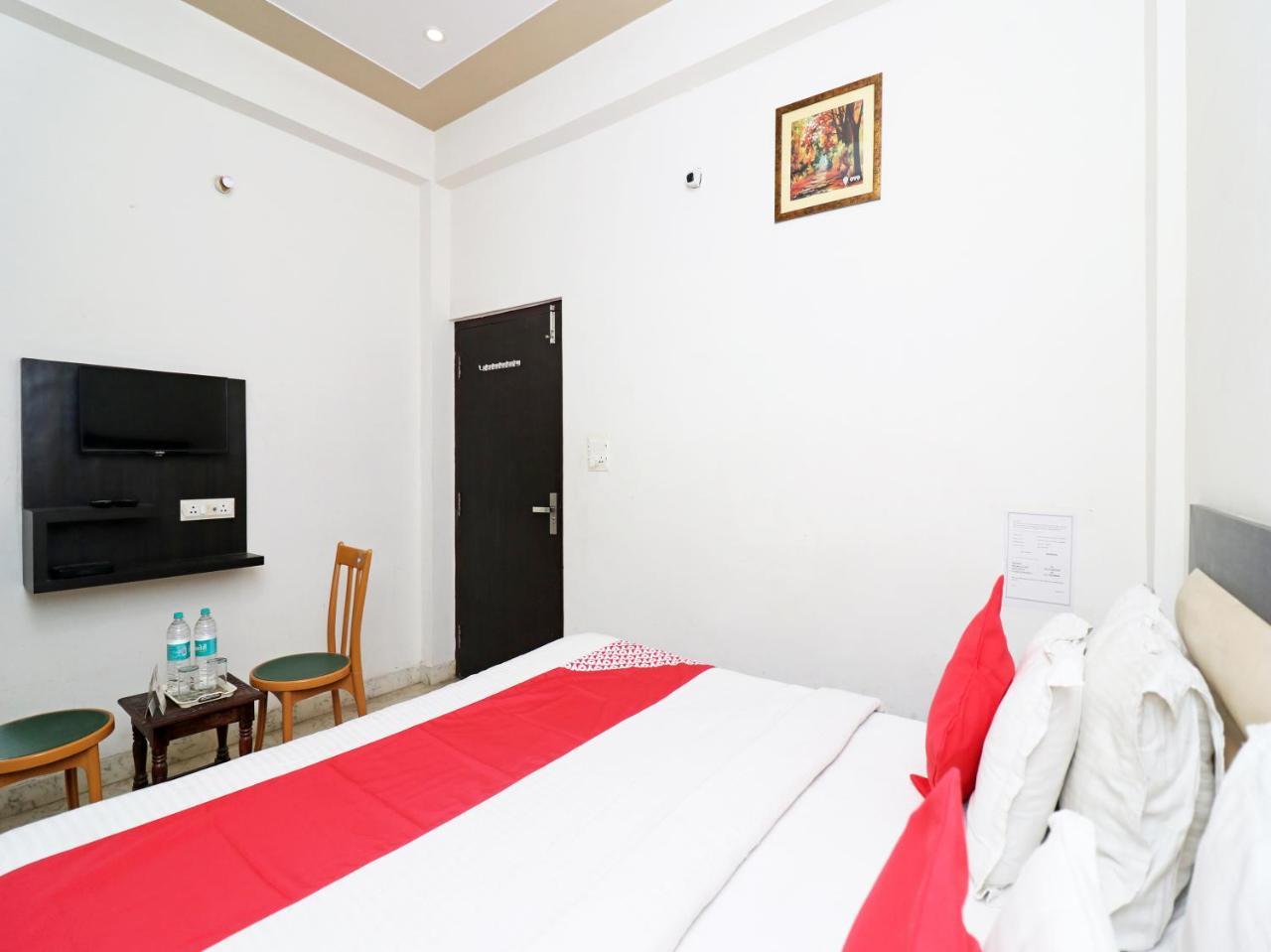 Готель Aaradhya Residency Агра Екстер'єр фото