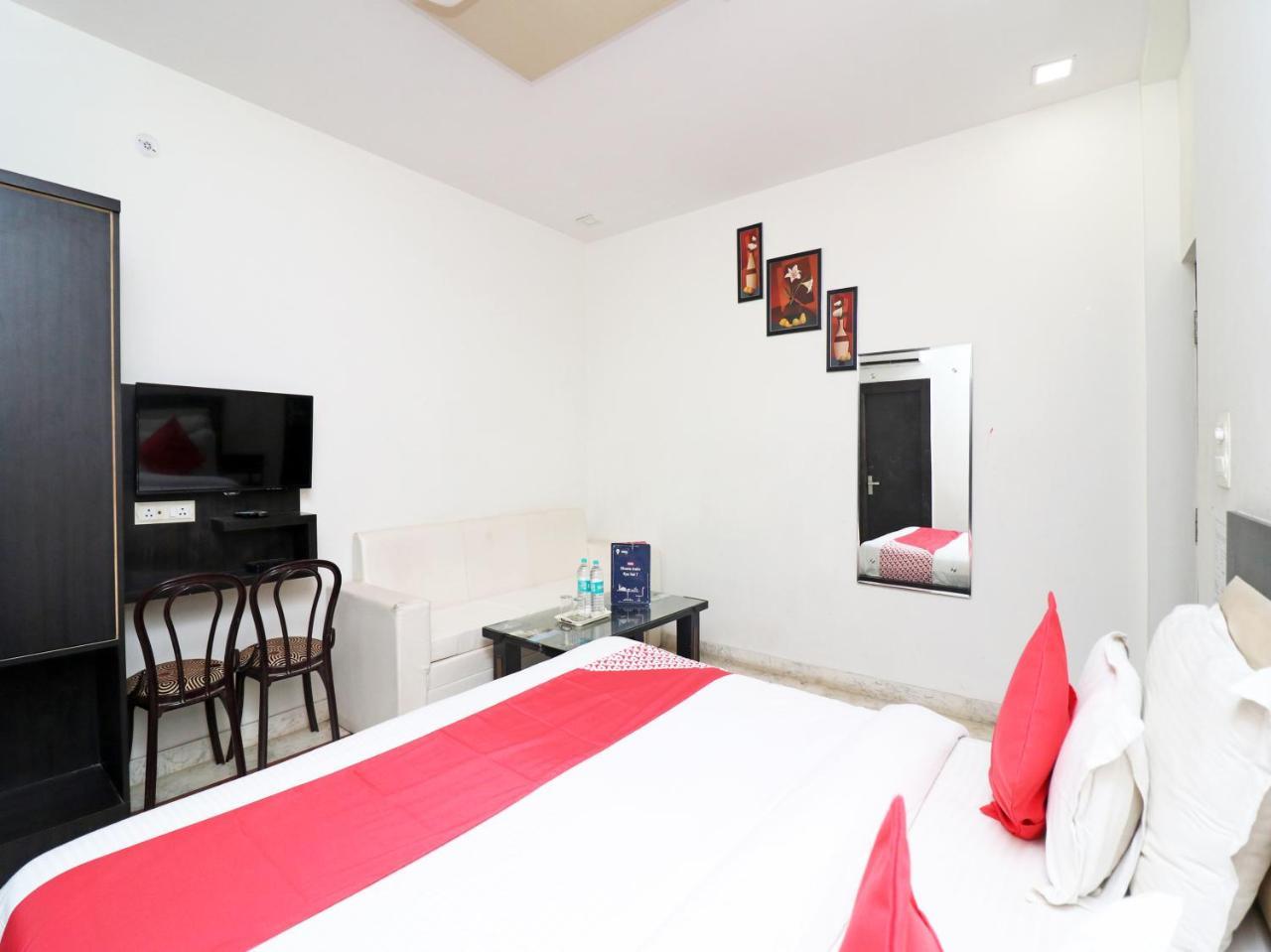 Готель Aaradhya Residency Агра Екстер'єр фото