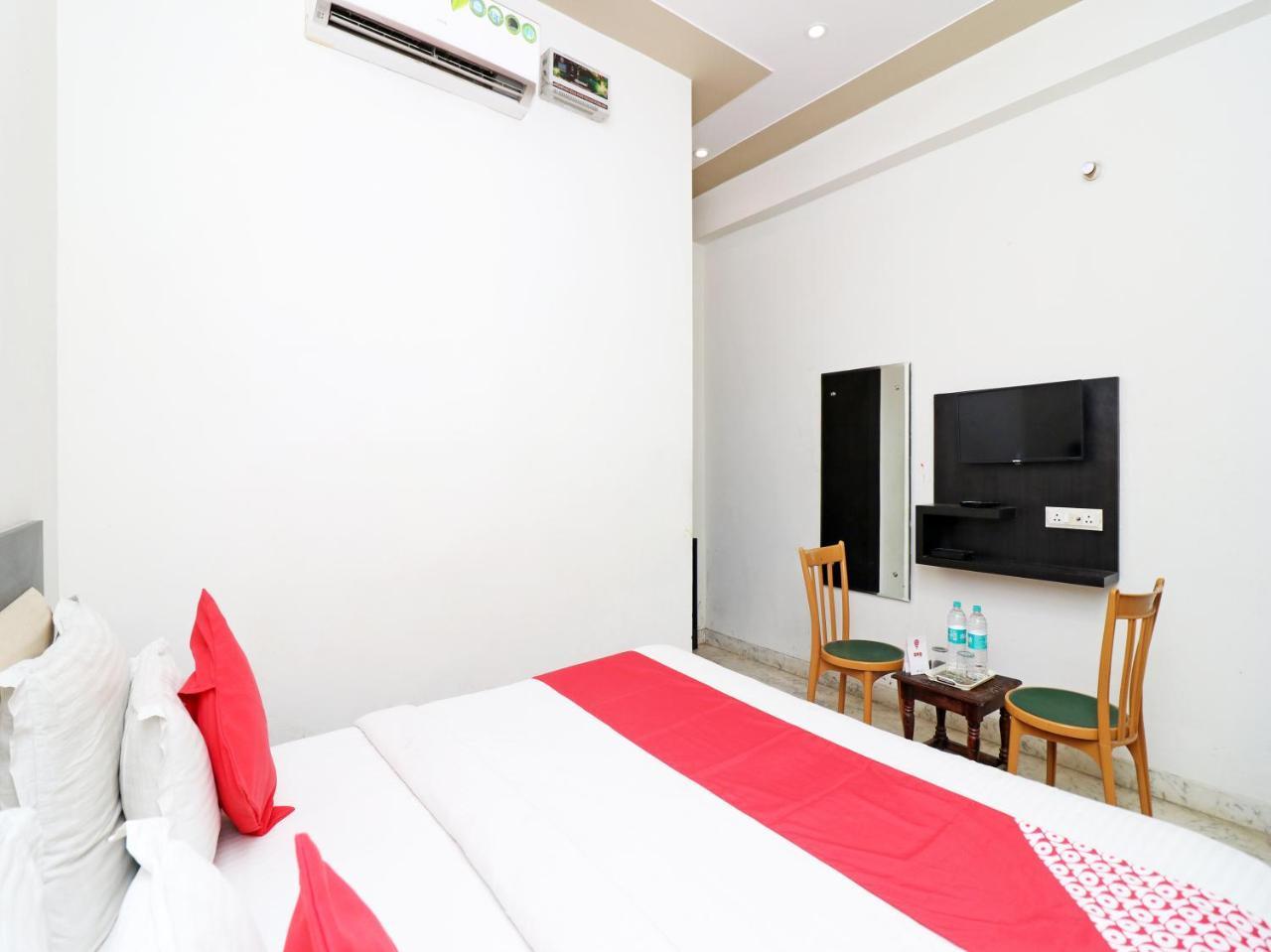 Готель Aaradhya Residency Агра Екстер'єр фото
