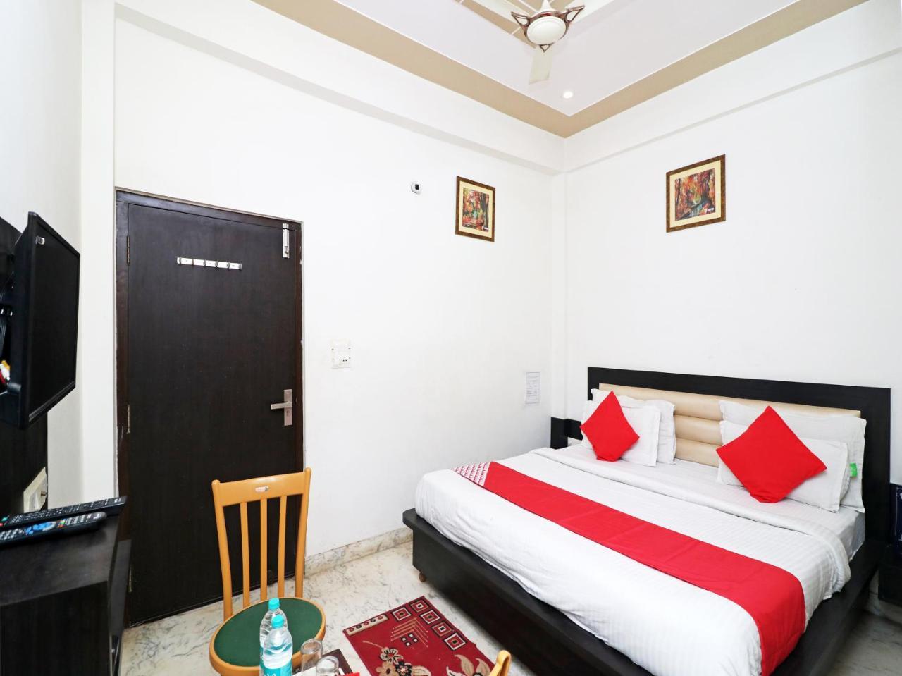 Готель Aaradhya Residency Агра Екстер'єр фото