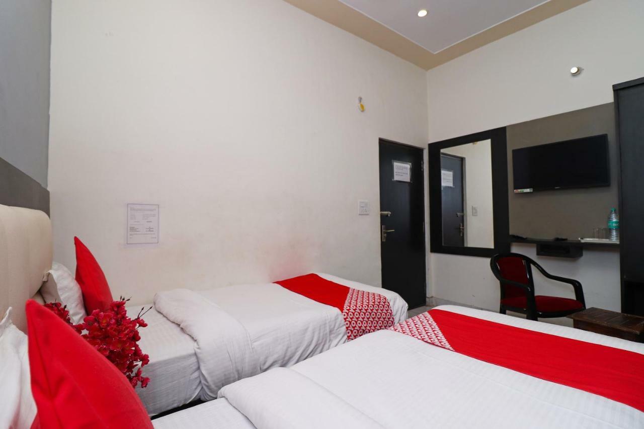 Готель Aaradhya Residency Агра Екстер'єр фото