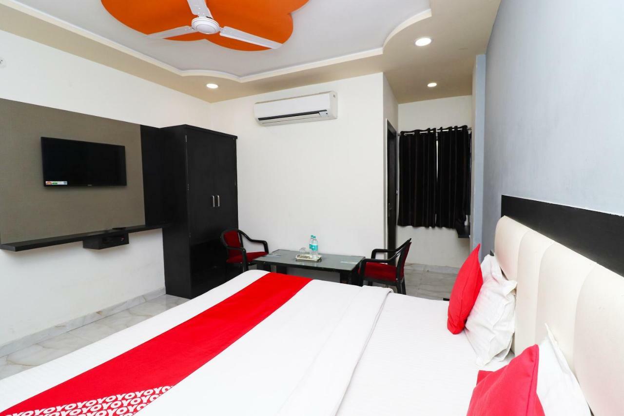 Готель Aaradhya Residency Агра Екстер'єр фото